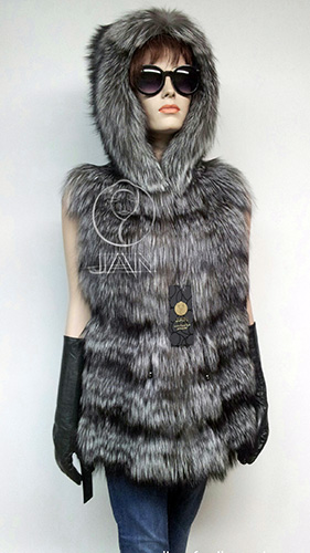 Kožušinová vesta zo striebornej líšky